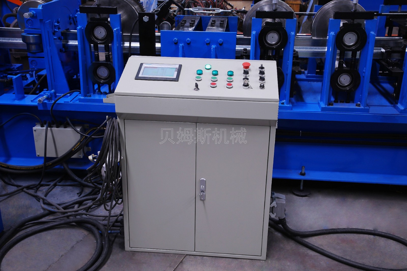 YX95-100货架立柱生产线进料装置图